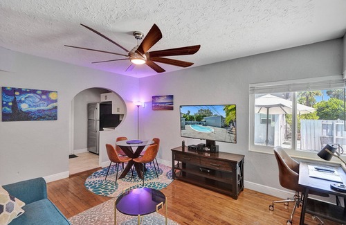 Victoria Park Apartment | Retro Oasis by Las Olas