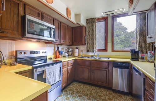 Xenia House | Retro Ohio Home on 1-Acre Property