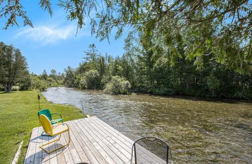 Honor House | Retro on the River