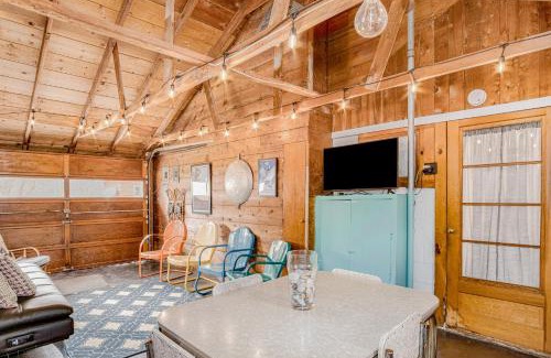 Honor House | Retro on the River
