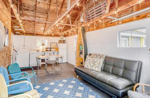 Honor House | Retro on the River
