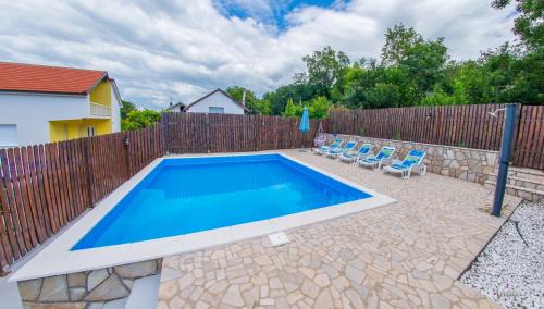 Mostar House | Retro Pool House