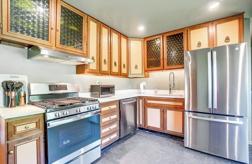 Van Wert House | Retro Refuge On Woodstock Dr.