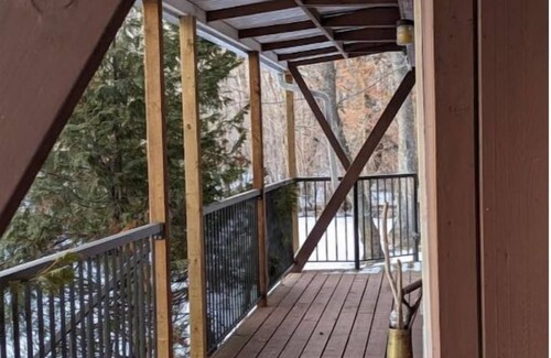 Beaconia Cabin | Retro Retreat