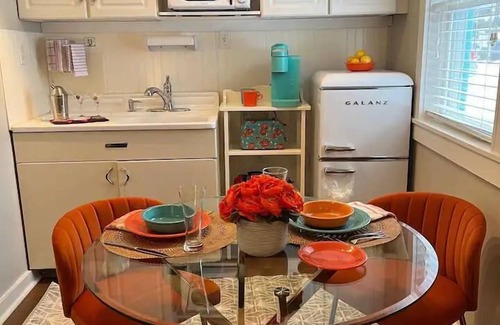 Ligonier Apartment | Retro Retreat Ligonier
