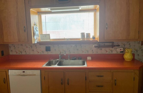 Gaylord House | Retro Retreat on Main st.