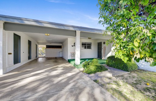 Camelback East House | Retro Retreat Phoenix-Arcadia