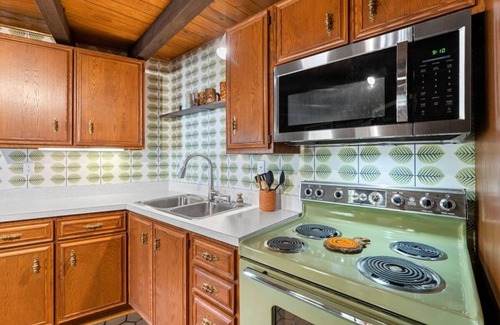 Mount Holly House | Retro Retreat w/Beaches, Pool + Tennis + Firepit