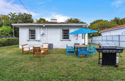 Buena Vista House | Retro Rewind, Stylish, Near Design District Miami