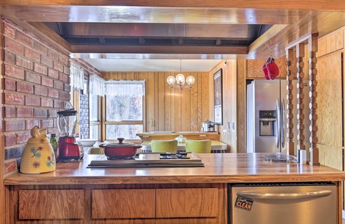 Rhinelander House | Retro Rhinelander Lake Retreat w/Fire Pit!