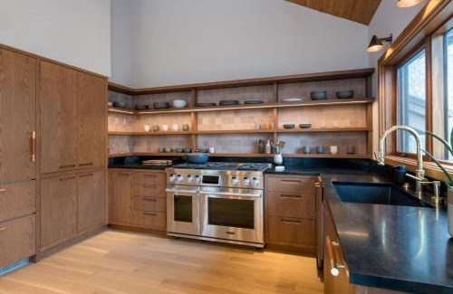 Hulen Meadows House | Retro River View