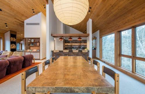 Hulen Meadows House | Retro River View