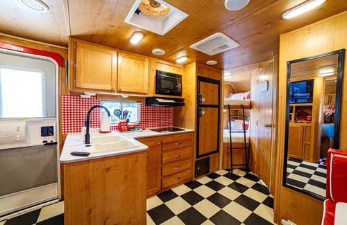 Granite Hills House | Retro RV Retreat- Unique family adventure!
