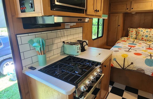 Smith House | Retro RV with Wi-Fi and air conditioning located directly on Clinch River