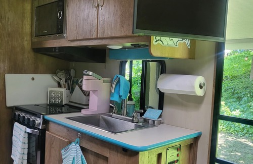 Ellsworth House | Retro-Style Modern Camper, 2 Hours to Acadia & Bar Harbor, Easy Pick-Up Off I-95