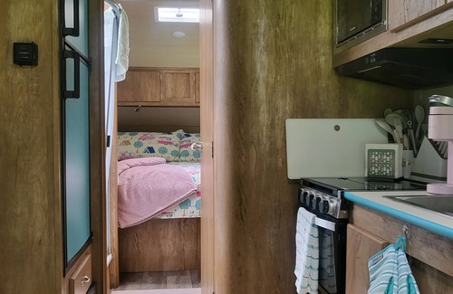 Ellsworth House | Retro-Style Modern Camper, 2 Hours to Acadia & Bar Harbor, Easy Pick-Up Off I-95