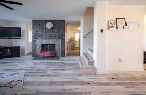 Sugar Land House | Retro Stylish 4BRs Home - Peaceful Place