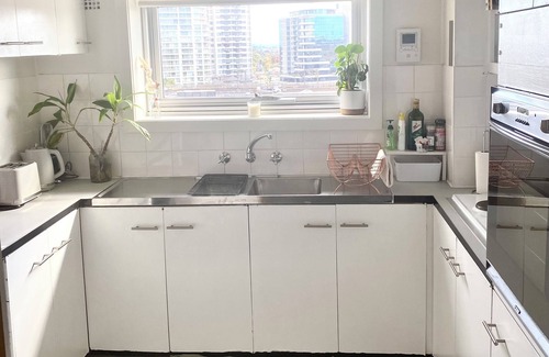 Sydney Apartment | Retro Sydney Harbour-view Penthouse- Free Parking