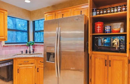 Flower Mound Cabin | Retro Time Capsule - Walk to lake, Fire Pit, Pool Table, Arcade Games, Sleeps 8