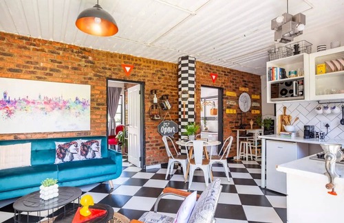 The Reeds Apartment | Retro-Vintage New Yorker Apartment in Centurion