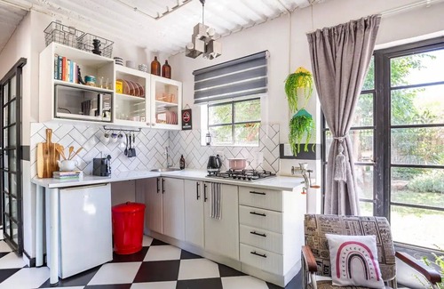 The Reeds Apartment | Retro-Vintage New Yorker Apartment in Centurion