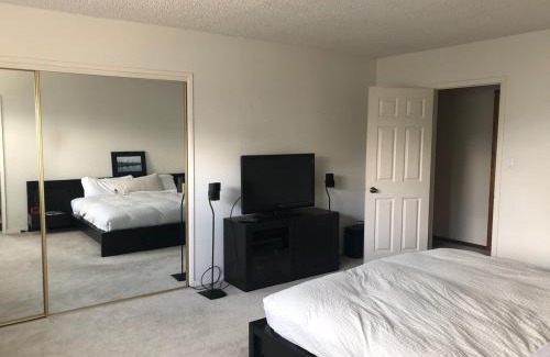 Hood River House | Retro West Near Indian Creek Golf Course - 30 day minimum home