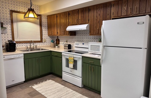 Penfield Condo | Retrovilla