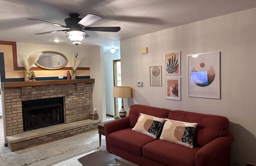 Penfield Condo | Retrovilla