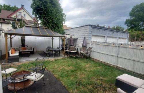 West End - West Side Apartment | Revamped 3BR Apt with Easy Check-In Family-Friendly