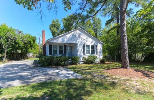 Forest Acres House | Revamped 3BR Oasis - Forest Dr
