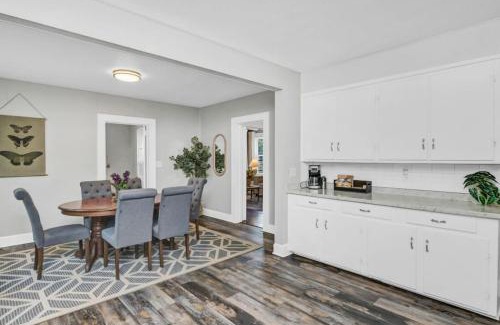 Forest Acres House | Revamped 3BR Oasis - Forest Dr
