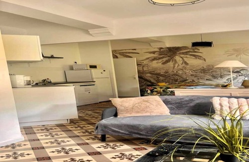La Nartelle House | Rêve D'Azur: Walking distance from the beach, Swimming pool, Terrace BBQ, Parking & Bed linen included
