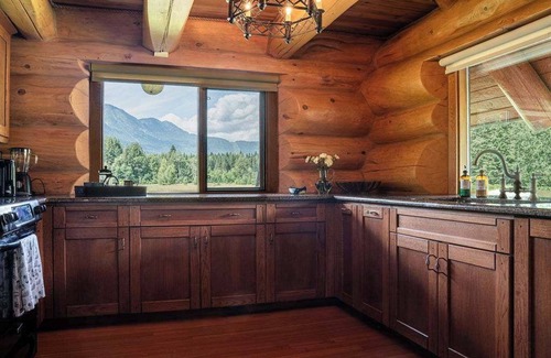 Revelstoke House | Revelstoke House - Luxurious Log Home