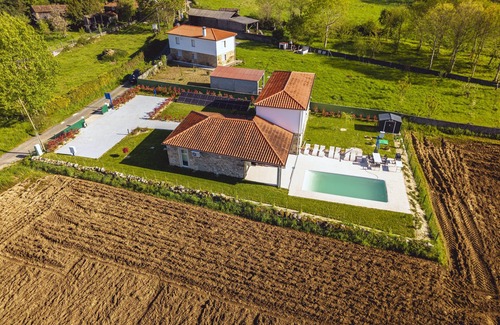 Palas de Rei Cottage | Reverence Villas Carballal