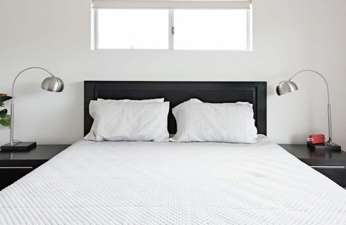 Revesby House | Revesby House · Clean Lines and Sophisticated Glass at a Revesby Sanctuary