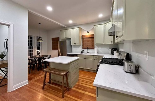 Roswell House | Revival Hill!