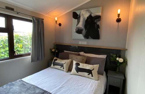 Seend House | Rew Farm Country & Equestrian Accommodation - Sunrise Lodge