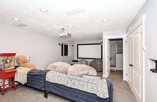 Rexburg House | Rexburg 5 Bedroom Home With Rock Climbing Wall & M