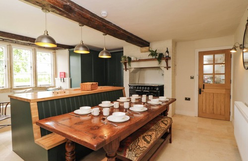 Chippenham House | REYBRIDGE HOUSE, pet friendly, character holiday cottage in Lacock