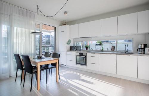 Haaleiti Apartment | Reykjavík 2BR Apartment with Free Parking