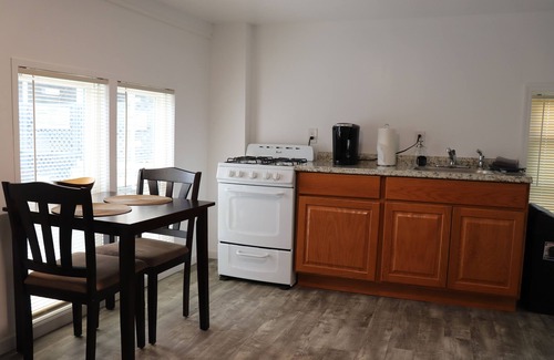 Roscoe Hotel | Reynolds House Inn & Motel