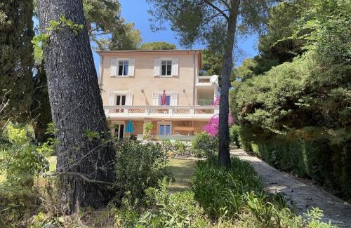 Antibes Apartment | Rez-de-chaussée dans grand jardin provençal, à la villa Tatiana