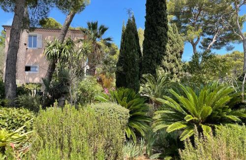 Antibes Apartment | Rez-de-chaussée dans grand jardin provençal, à la villa Tatiana