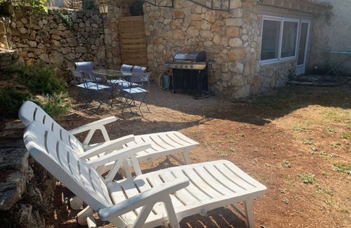 Peille Apartment | Rez de Villa Avec Jardin Barbecue