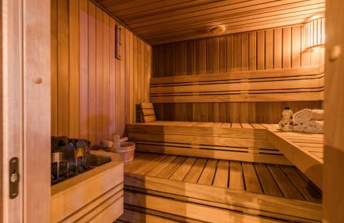 Emaus Apartment | Rezydencja Wind Rose luxury ApartHotel & SPA- with Private Sauna, Gym, Jacuzzi