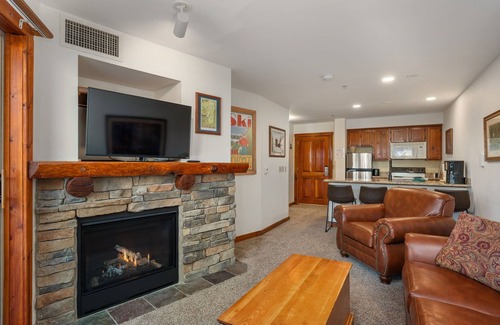 Snowshoe Condo | RF219| Hot tub,Heated garage Parking