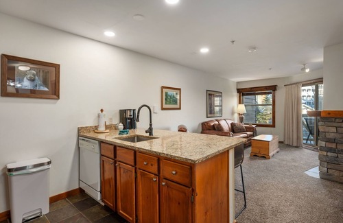 Snowshoe Condo | RF219| Hot tub,Heated garage Parking