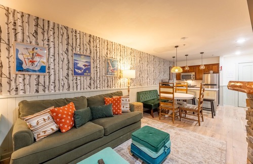 Snowshoe Condo | RF312|2BR Ski-in/Ski-out | Hot Tub| Sleeps 12