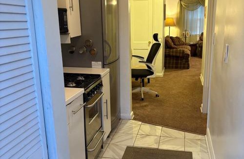 Kingman Park Apartment | RFK Union Station free parking 1 bdrm