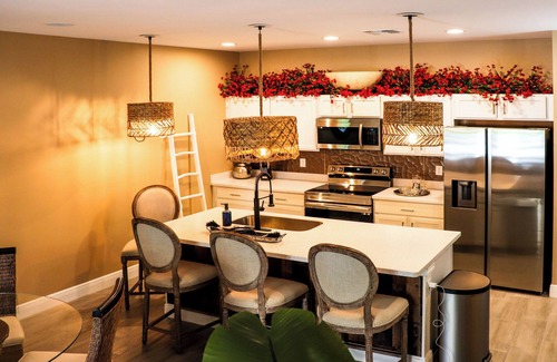 Vero Beach South House | RH Style Beach House, 3Bedrooms, 6 guests, 8min to Ocean